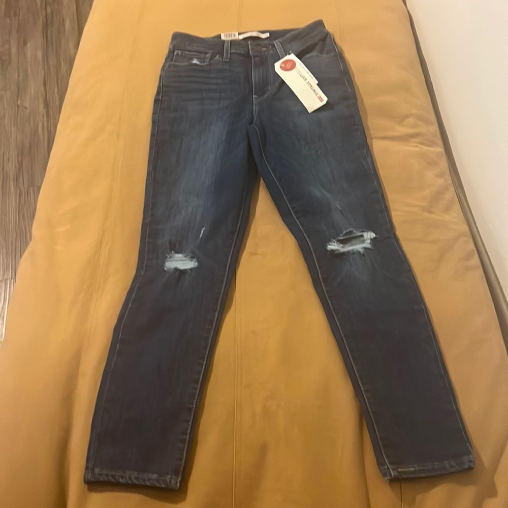 Jeans Levi’s brand new size 28,